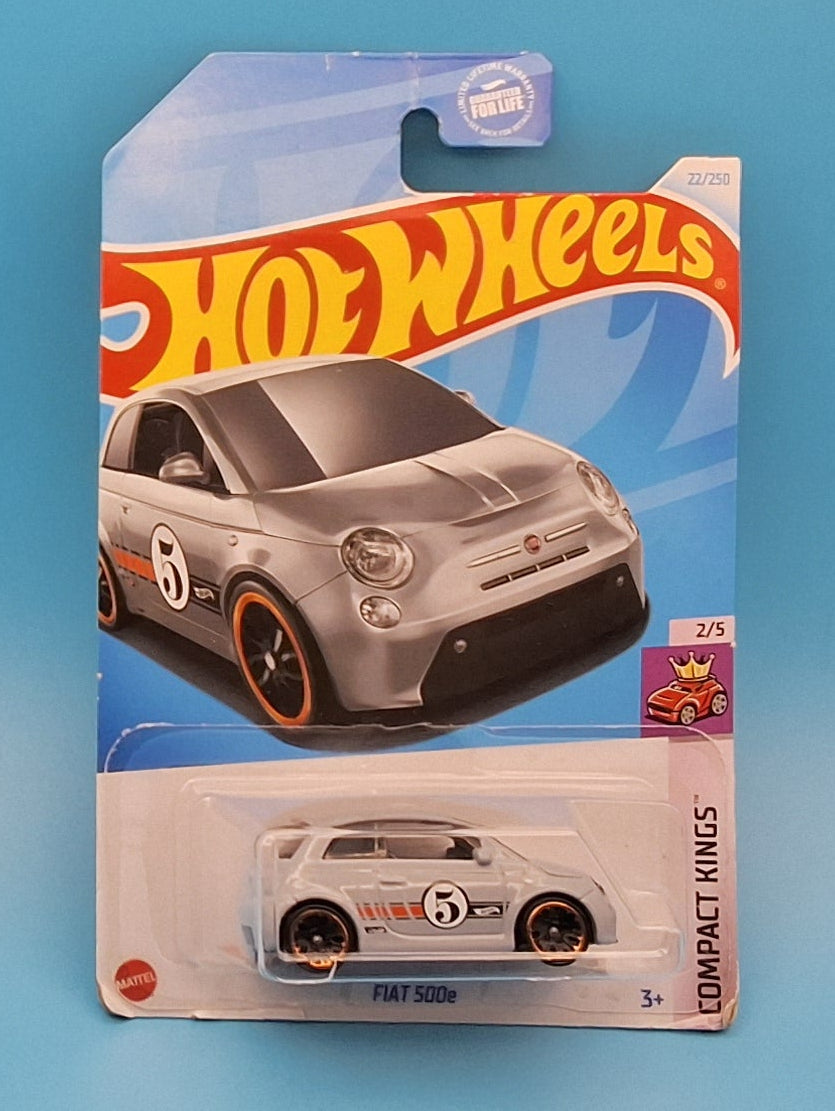 Hot Wheels 2022 "Fiat 500e " Compact Kings 2/5 HTC18 22/250